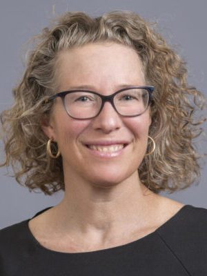 Emily Ozer Headshot Photo